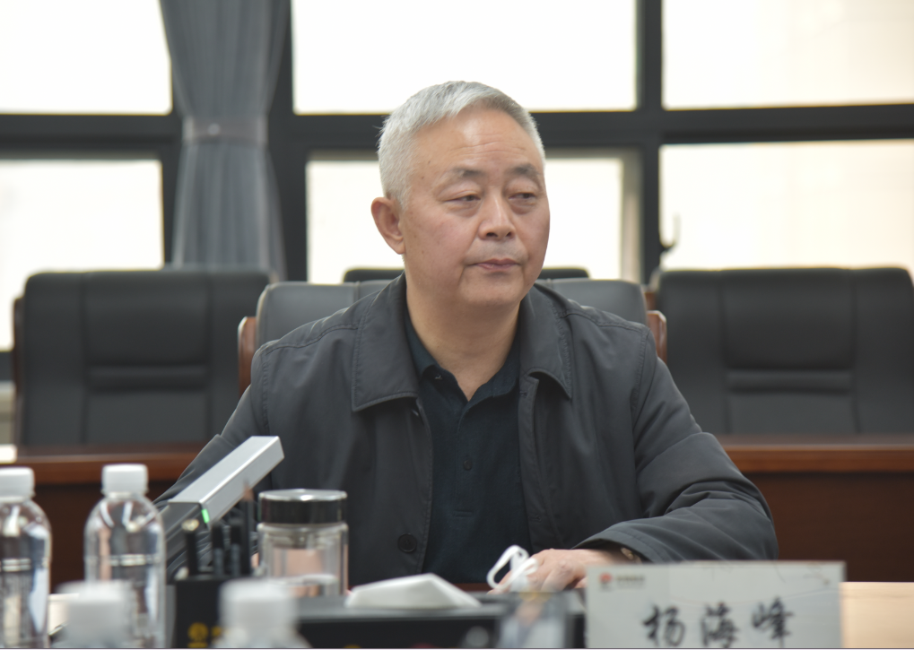 陜鋼集團(tuán)黨委理論學(xué)習(xí)中心組學(xué)習(xí)中共中央政治局民主生活會(huì)、中央經(jīng)濟(jì)工作會(huì)議、全國(guó)宣傳部長(zhǎng)會(huì)議、中共陜西省委十四屆三次全會(huì)精神
