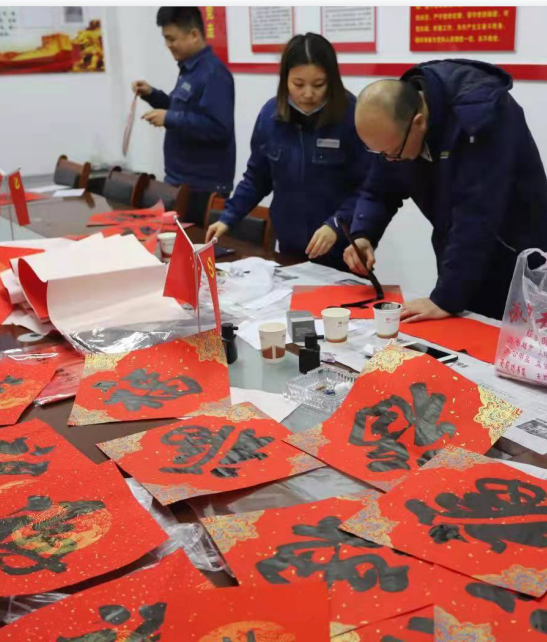 迎新春，送萬?！饘倏萍柬n城分公司開展“迎新春，送春聯(lián)”活動(dòng)