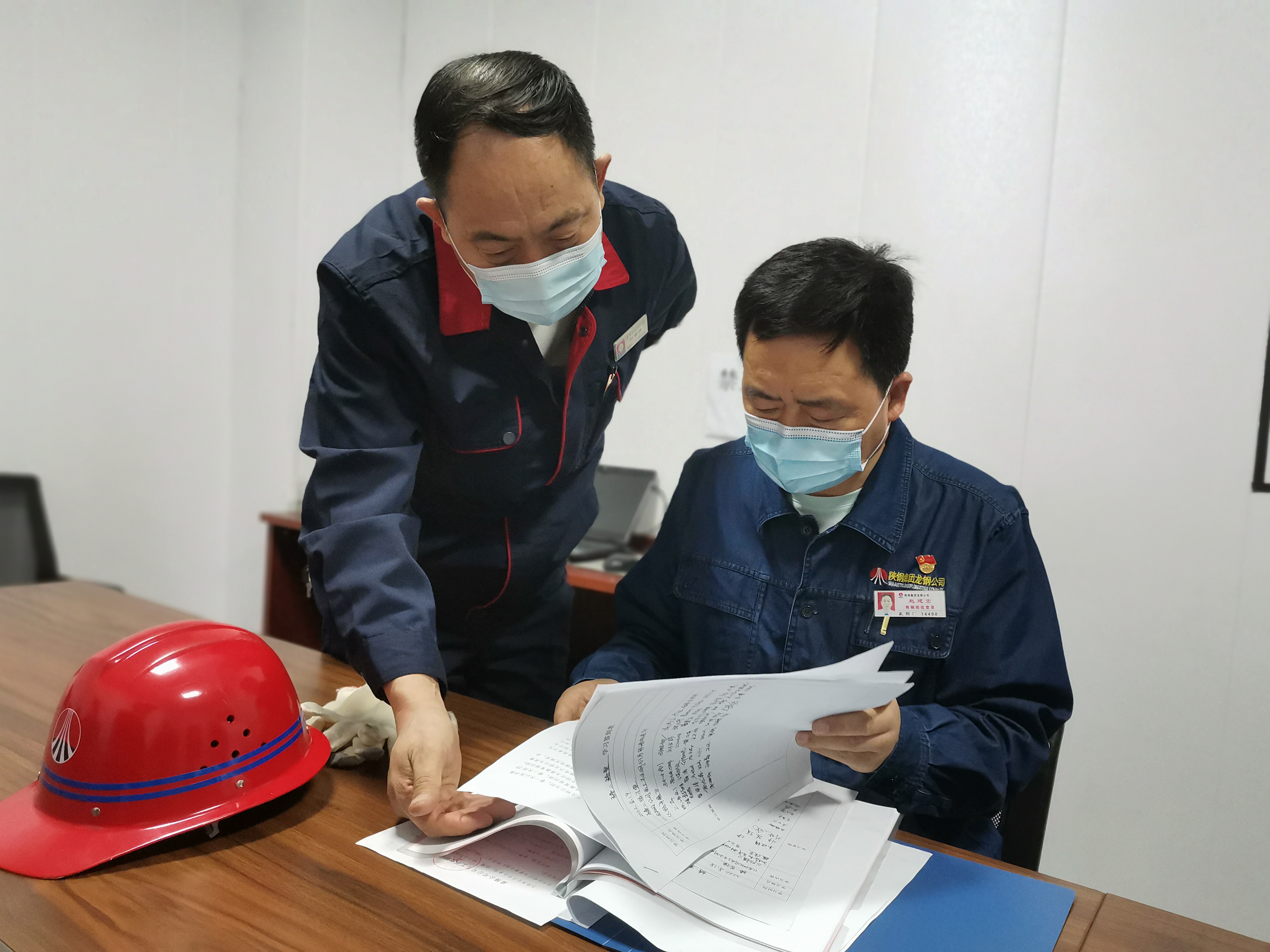 看，龍鋼公司軋鋼廠抓管理帶隊(duì)伍有一套