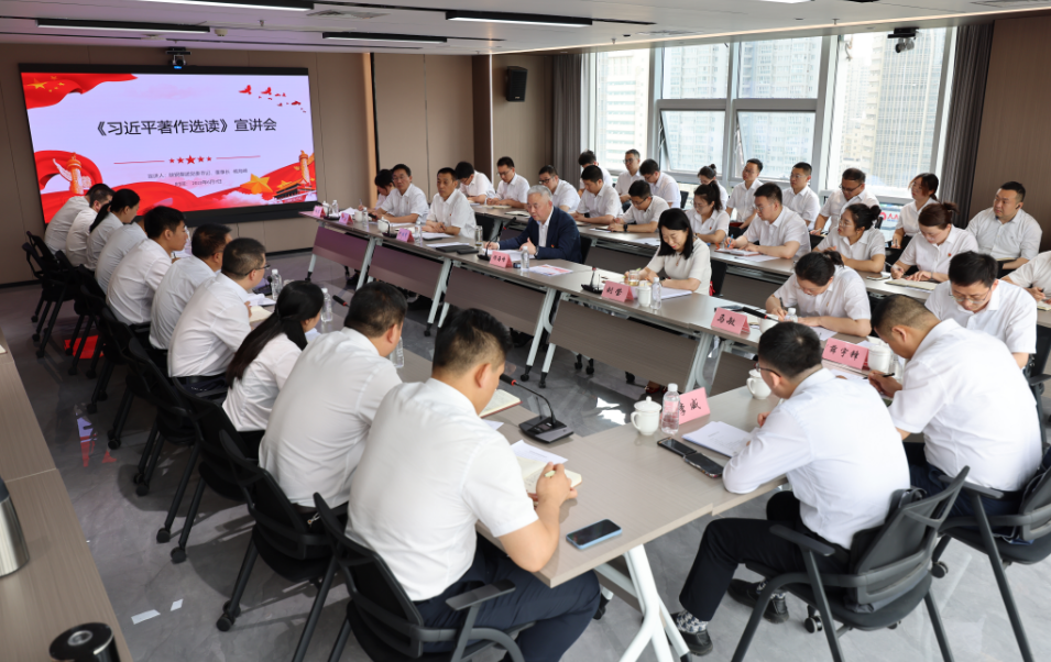 楊海峰到信息化中心黨支部開展《習(xí)近平著作選讀》第一卷、第二卷宣講