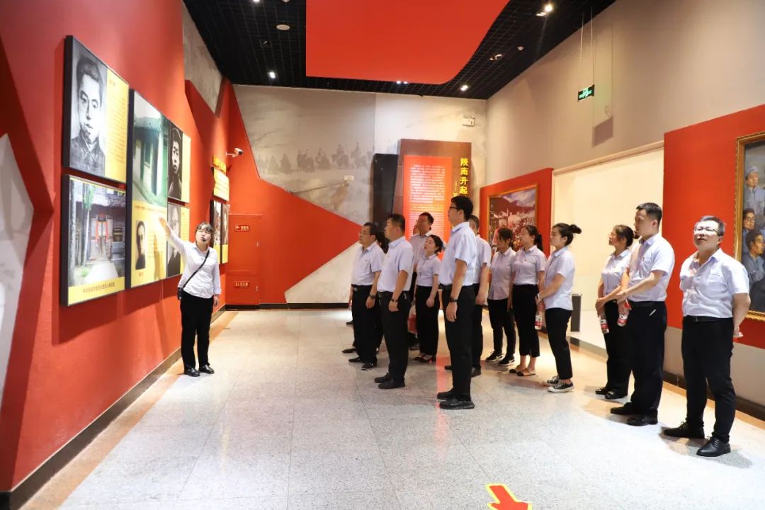 創(chuàng)新研究院赴川陜革命根據(jù)地開展迎“七一”暨“以學鑄魂、以學增智、以學正風、以學促干”主題黨日活動