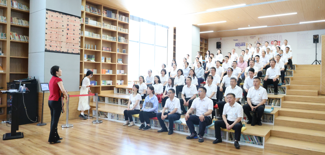陜鋼集團(tuán)赴西影廠開展迎“七一”暨“以學(xué)鑄魂、以學(xué)增智、以學(xué)正風(fēng)、以學(xué)促干”主題黨日活動