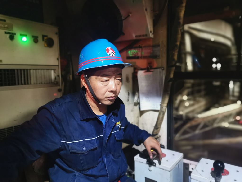 從60后到90后，“四代”鋼鐵人的國慶堅守