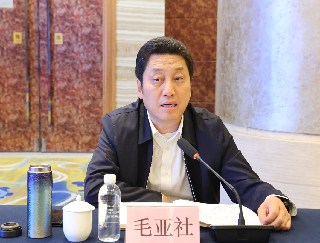楊冠軍：要堅(jiān)持結(jié)構(gòu)優(yōu)化調(diào)整，立足我省現(xiàn)狀、前瞻布局未來(lái)——省鋼鐵深加工產(chǎn)業(yè)鏈調(diào)研座談會(huì)在陜鋼集團(tuán)召開(kāi)