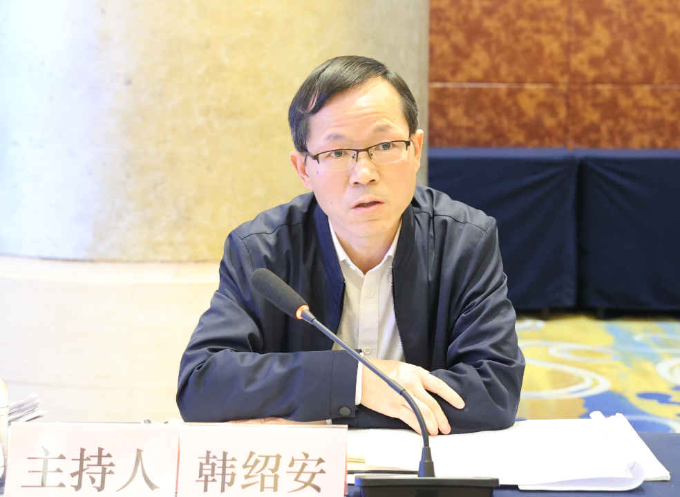 楊冠軍：要堅(jiān)持結(jié)構(gòu)優(yōu)化調(diào)整，立足我省現(xiàn)狀、前瞻布局未來(lái)——省鋼鐵深加工產(chǎn)業(yè)鏈調(diào)研座談會(huì)在陜鋼集團(tuán)召開(kāi)