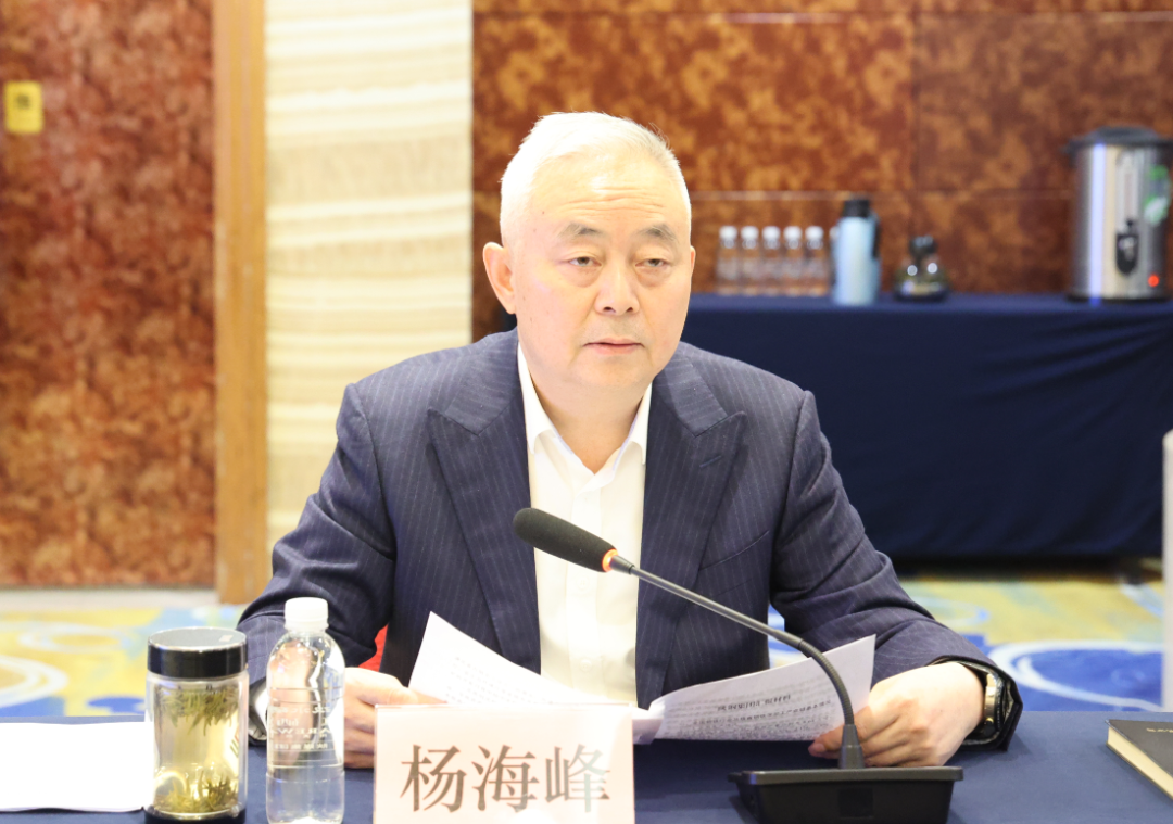 楊冠軍：要堅(jiān)持結(jié)構(gòu)優(yōu)化調(diào)整，立足我省現(xiàn)狀、前瞻布局未來(lái)——省鋼鐵深加工產(chǎn)業(yè)鏈調(diào)研座談會(huì)在陜鋼集團(tuán)召開(kāi)