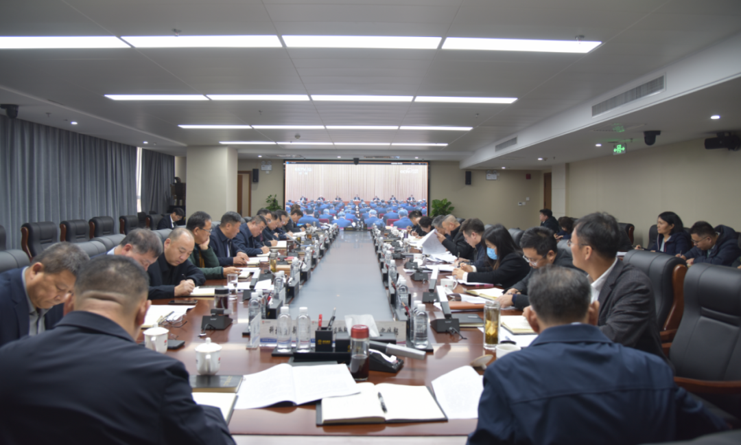 陜鋼集團(tuán)黨委理論學(xué)習(xí)中心組學(xué)習(xí)中央經(jīng)濟(jì)工作會(huì)議精神、陜西省委十四屆五次全會(huì)暨省委經(jīng)濟(jì)工作會(huì)議精神