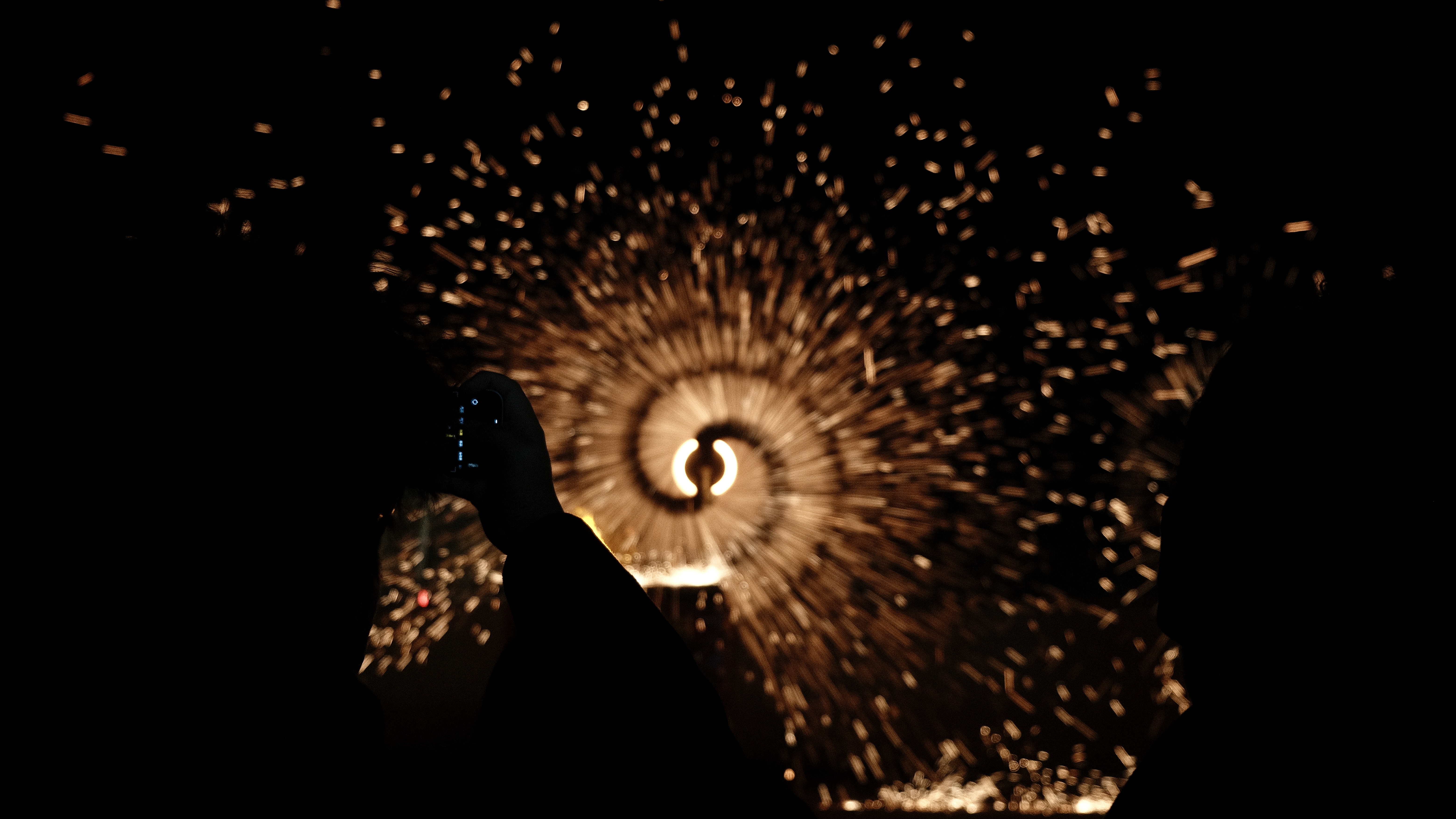 遍地金花落，萬(wàn)點(diǎn)星辰開(kāi)