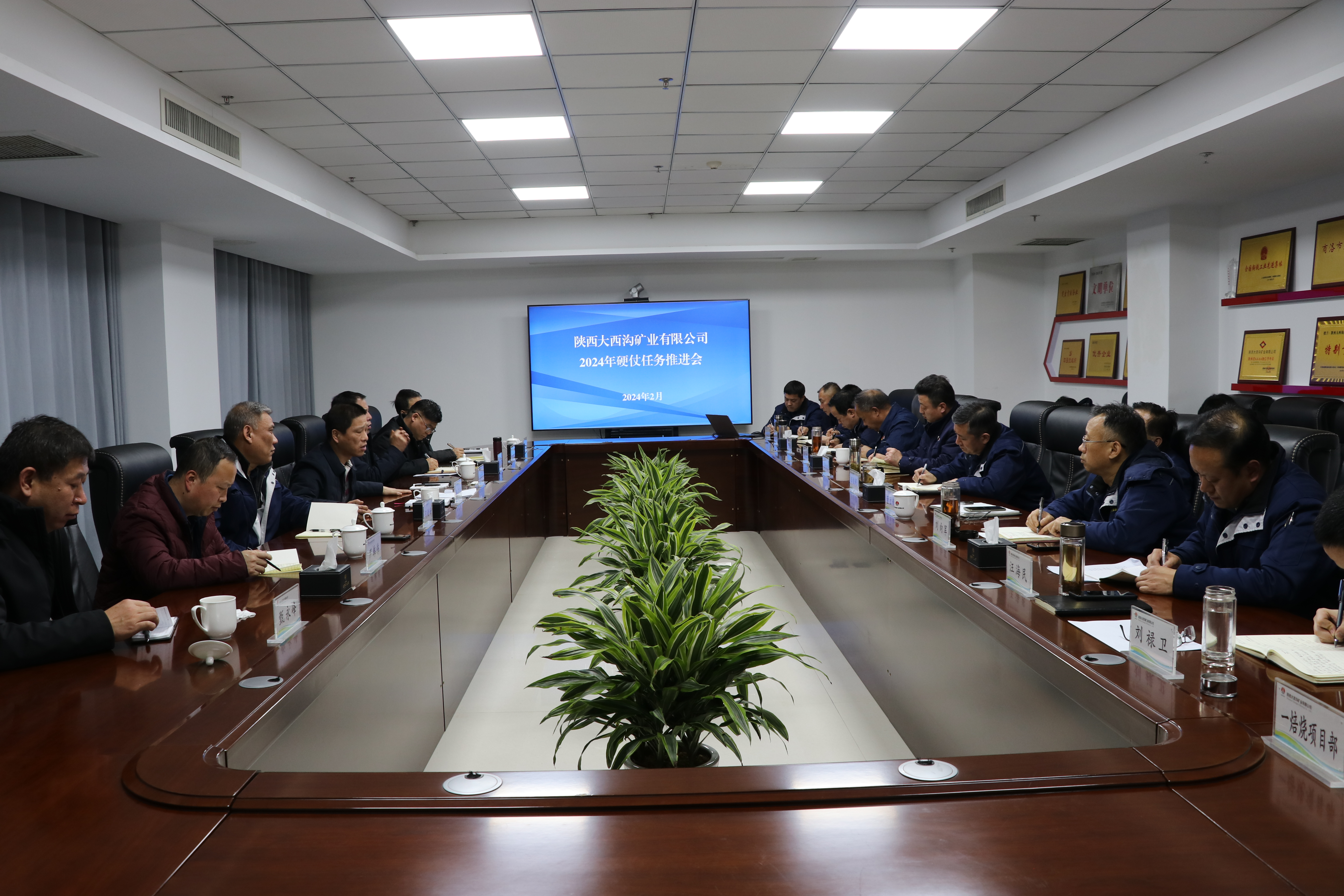 楊召朋到大西溝礦業(yè)公司現場推進硬仗任務