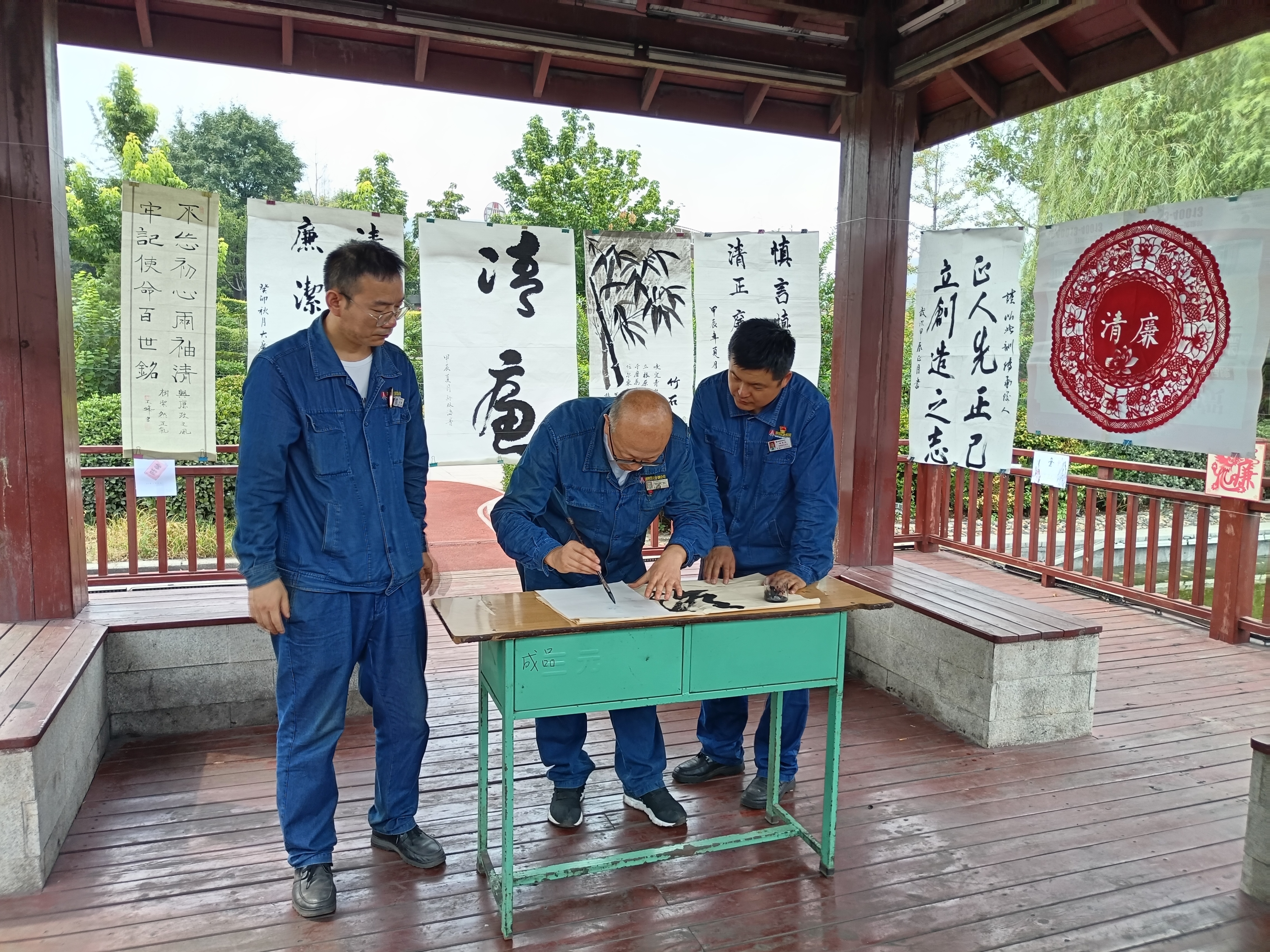 翰墨頌清風(fēng) 廉潔潤鋼城——陜鋼集團(tuán)紀(jì)檢監(jiān)察學(xué)會(huì)龍鋼分會(huì)組織開展廉潔文化作品展