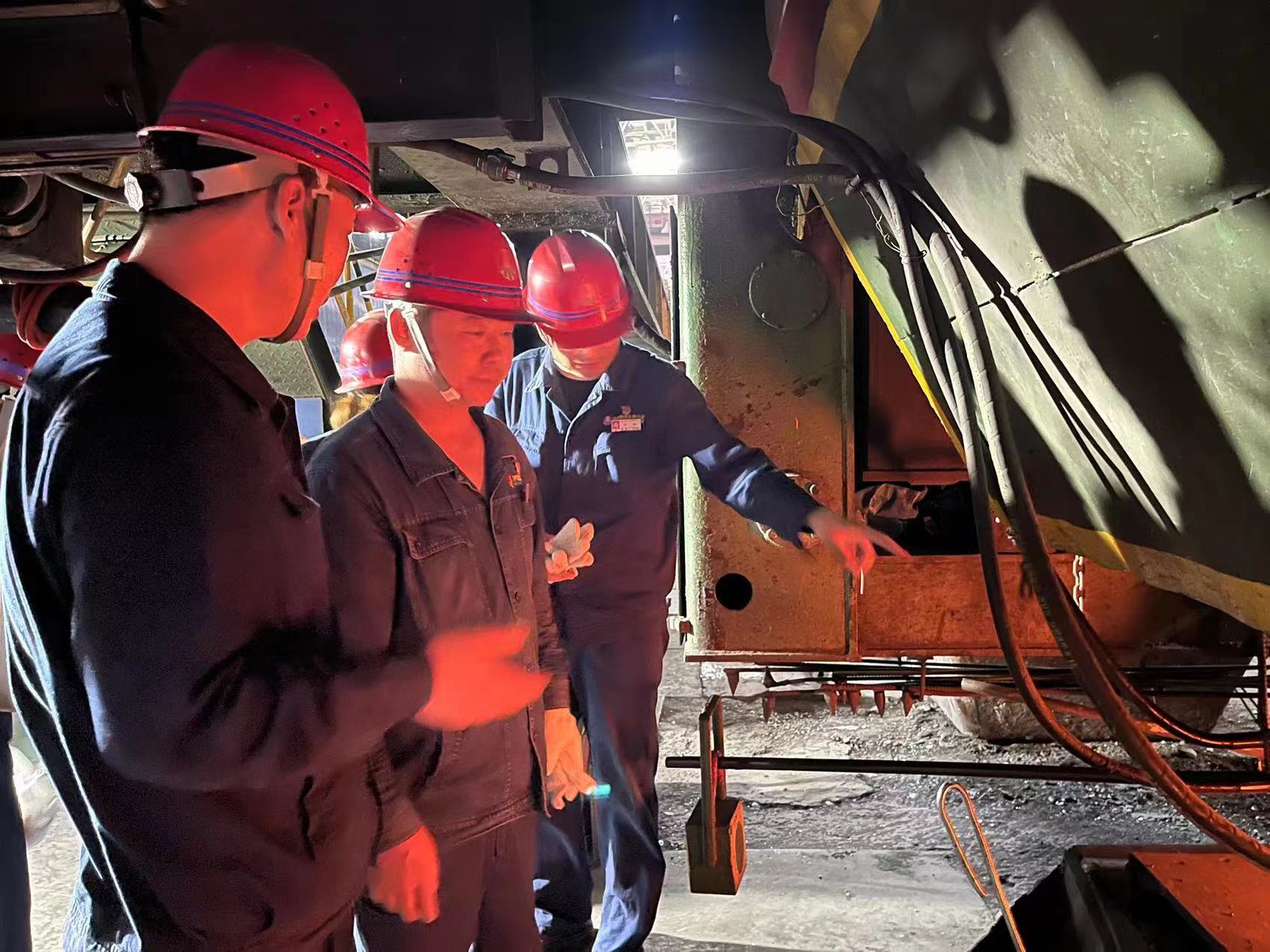 全面提高機關(guān)黨建質(zhì)量 當好“排頭兵”
