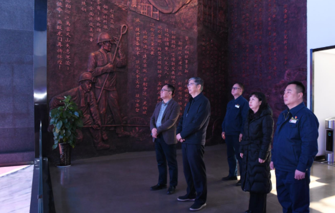 陜西省總工會(huì)黨組成員、副主席王占軍一行到陜鋼集團(tuán)龍鋼公司慰問(wèn)調(diào)研