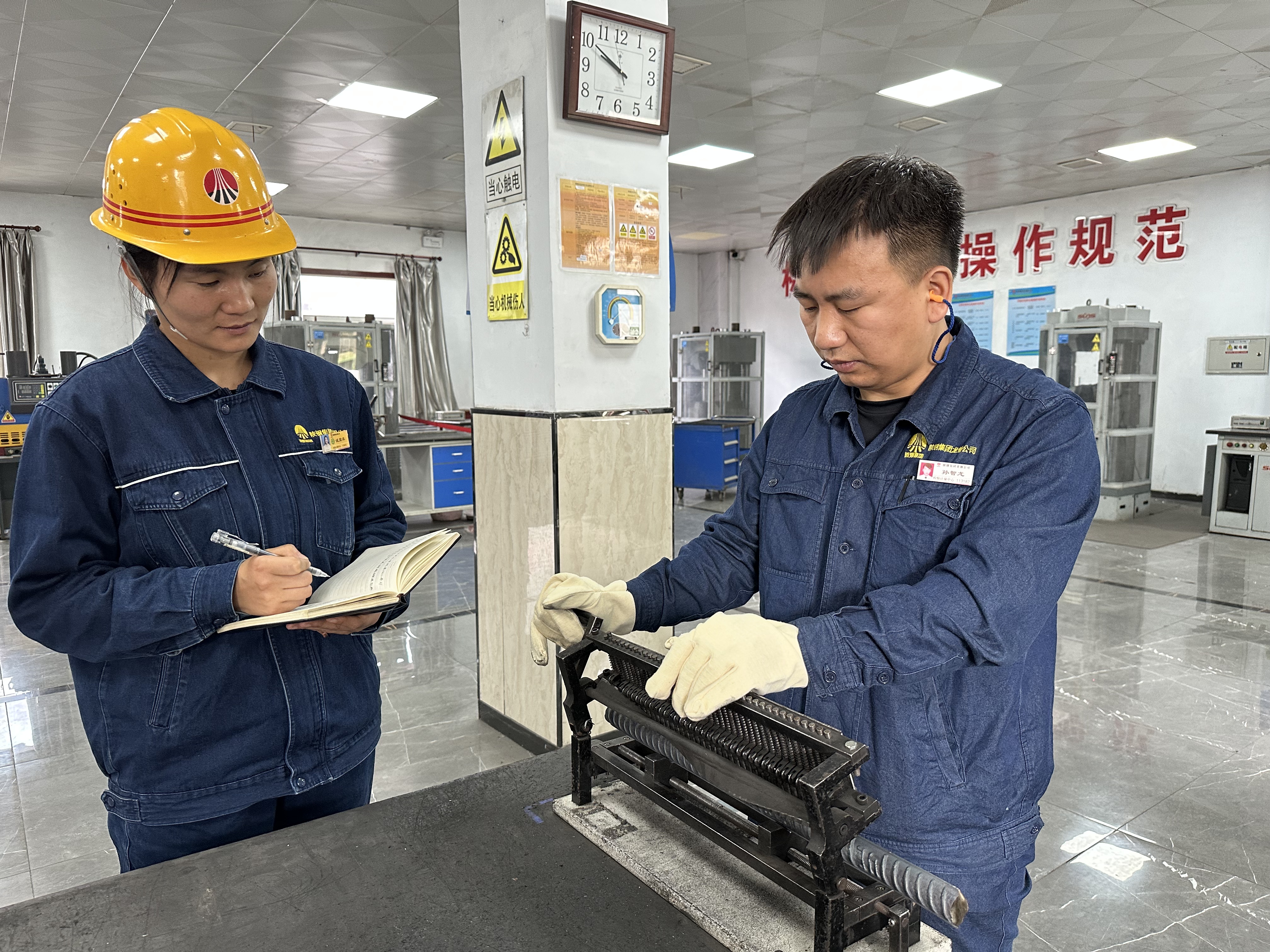 她的安全日記里 寫滿了別人的平安