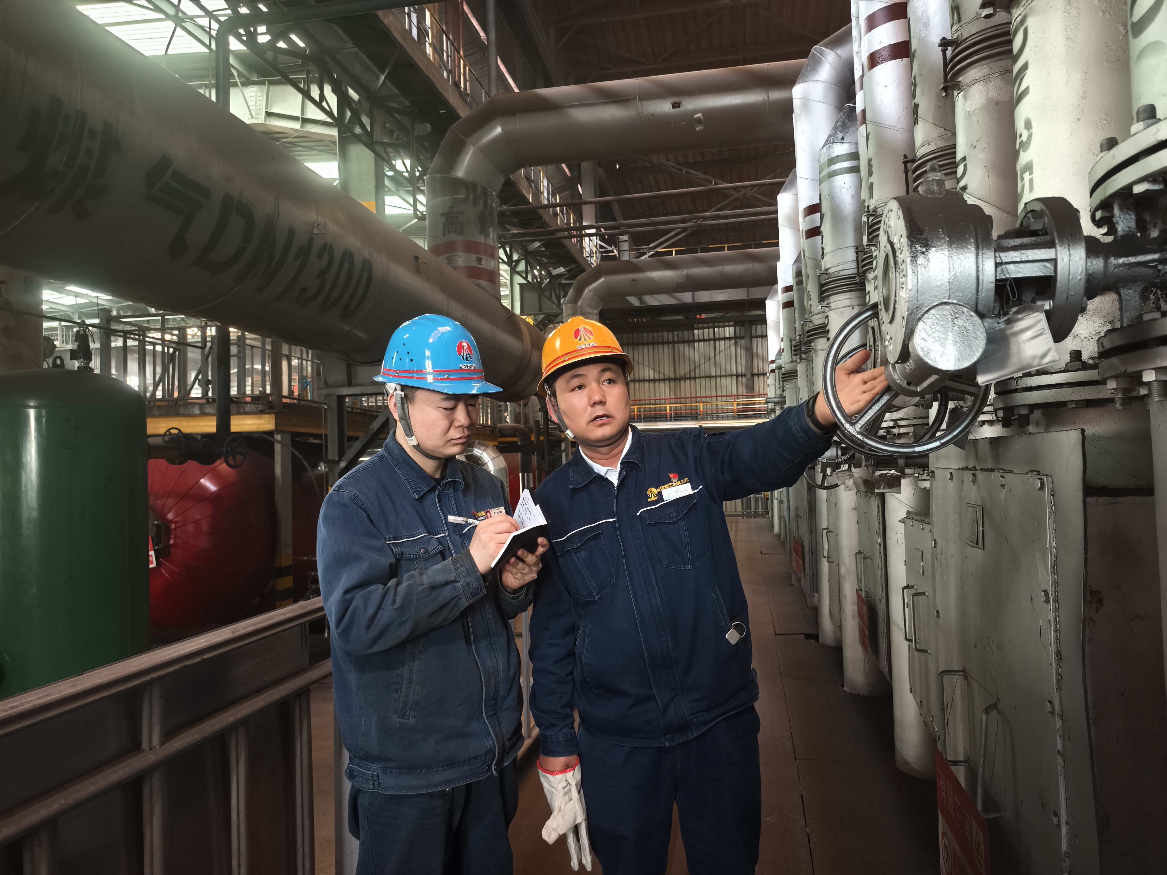 十四載爐火淬煉的“熱”創(chuàng)新密碼——記陜鋼集團(tuán)2023—2024年度勞動模范高成武