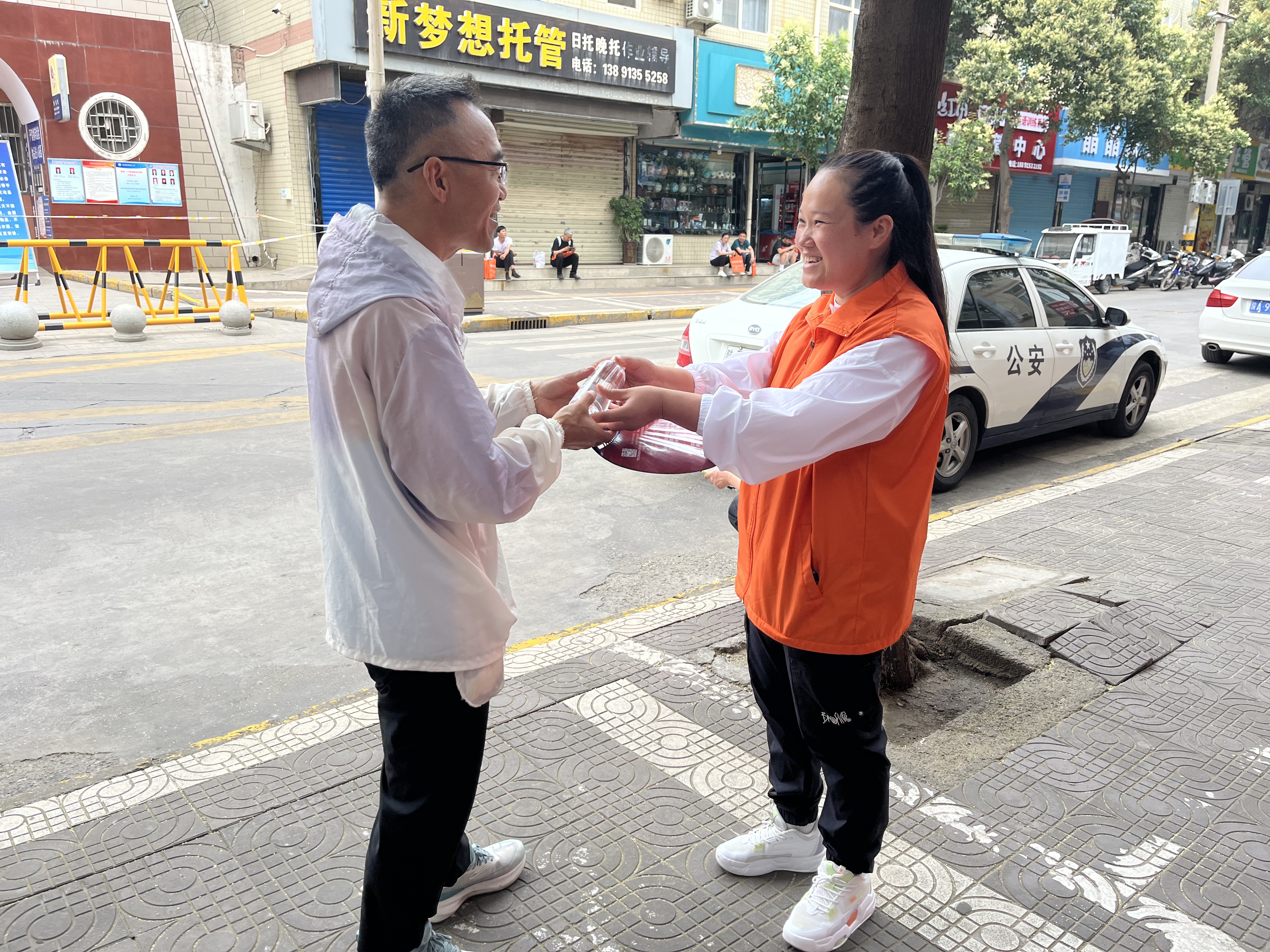 青力青為 為夢護(hù)航——龍鋼公司團(tuán)委開展高考志愿服務(wù)活動(dòng)
