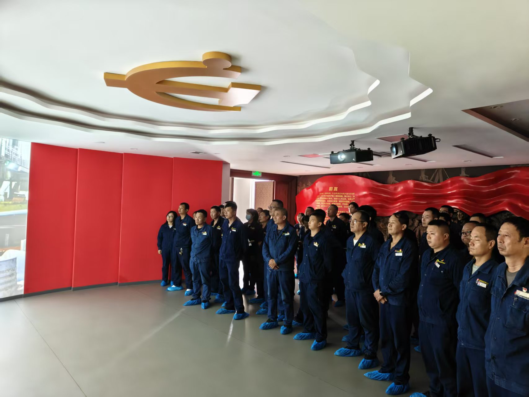持之以恒正作風(fēng) 清廉護(hù)航促發(fā)展——龍鋼公司黨風(fēng)廉政建設(shè)宣傳教育月活動綜述