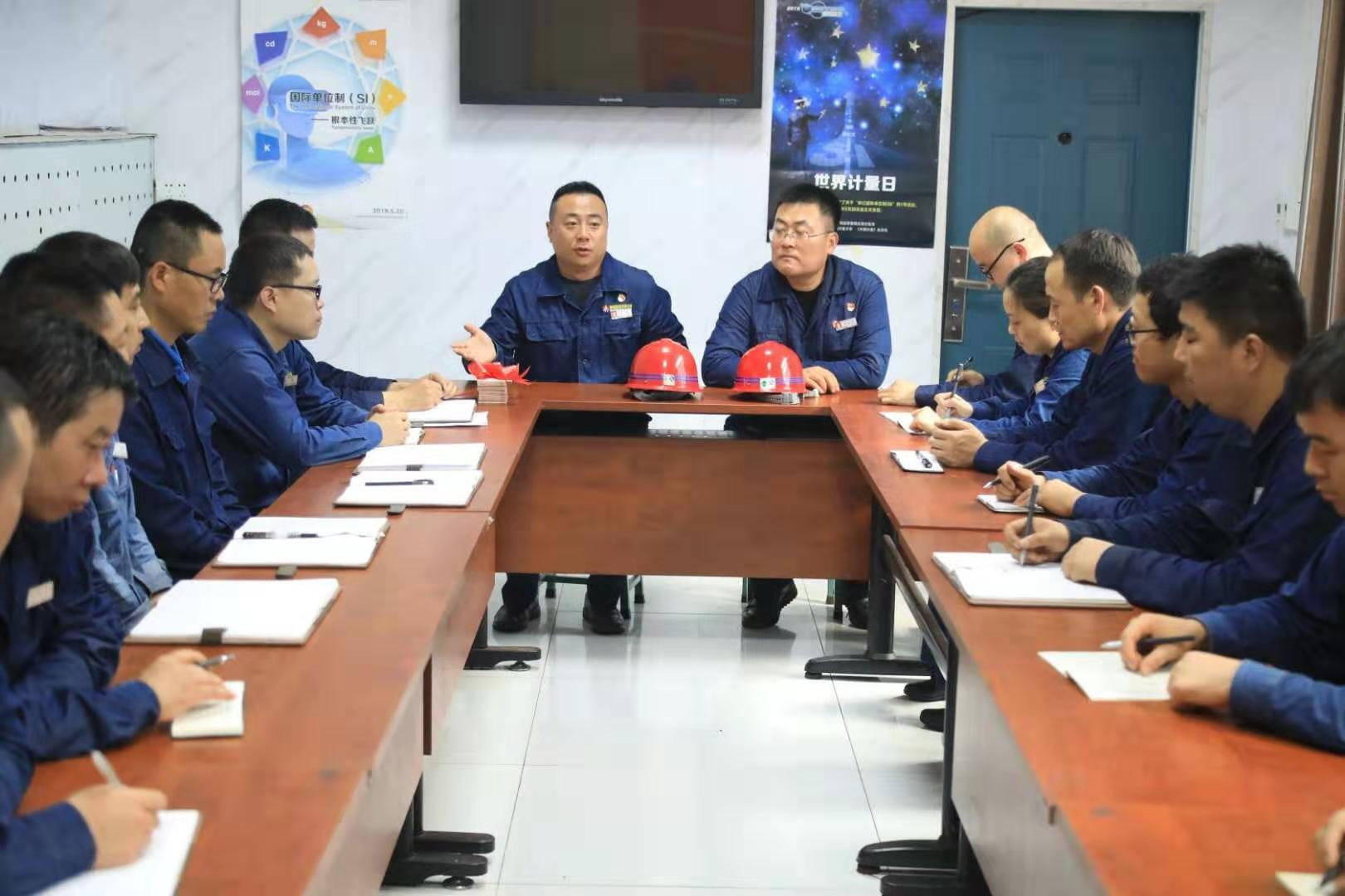大膽摸索創(chuàng)新實(shí)踐，讓人才梯隊(duì)建設(shè)擲地有聲——龍鋼公司煉鐵廠五支人才隊(duì)伍建設(shè)管理工作側(cè)記